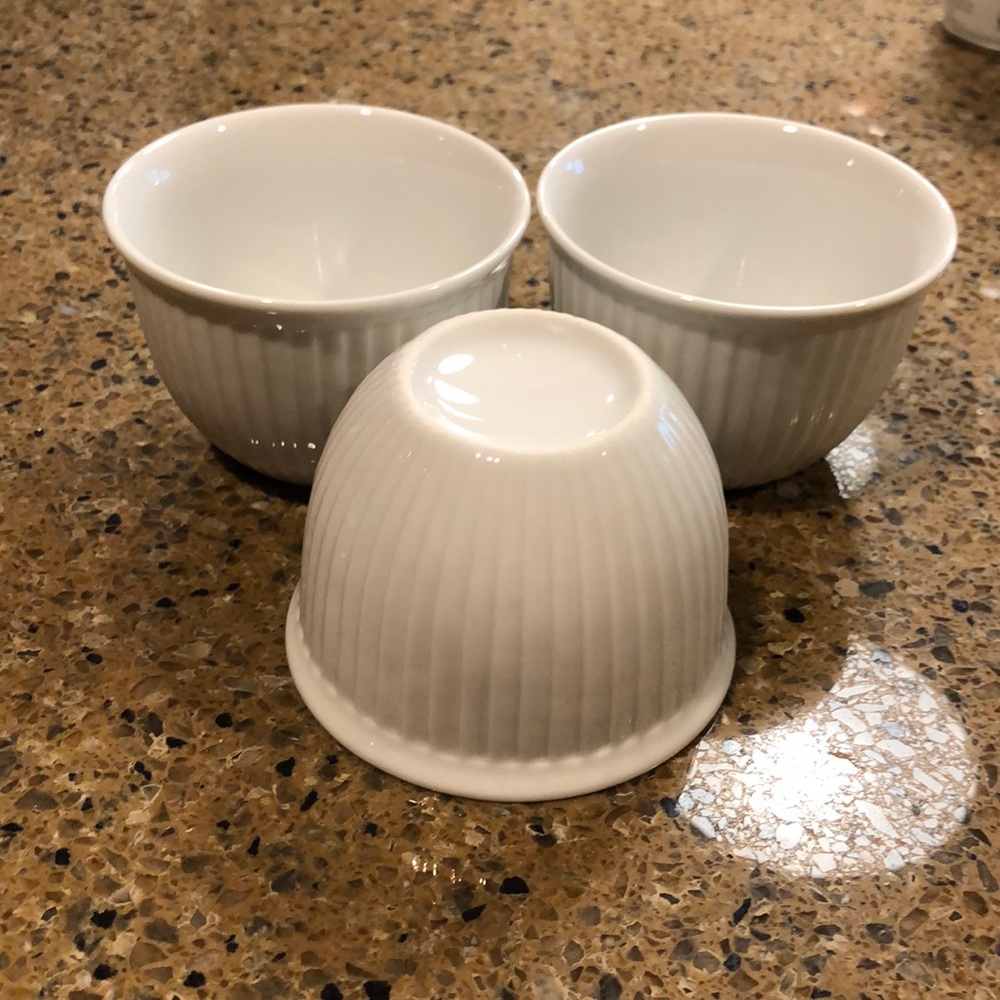 3 white ceramic Ramekins - Picture 2 of 5